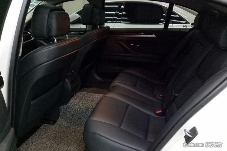 宝马5系后排全景