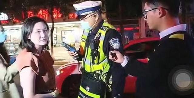 酒驾玛莎拉蒂女司机被起底照片曝光原为音乐系空姐现为行长助理