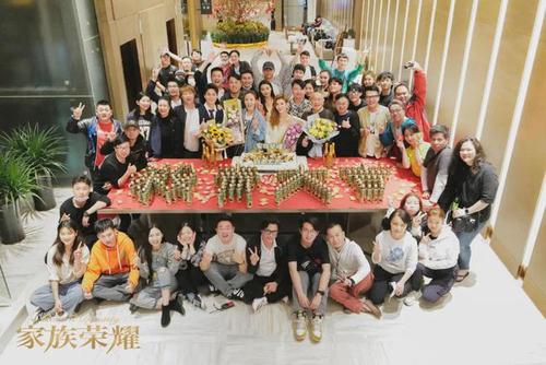 《家族荣耀》杀青,港式家族商战剧有了新的打开方式