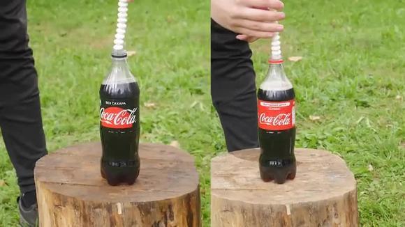 将可乐和曼妥思装进气球里,扎破的瞬间,简直太惊艳了!