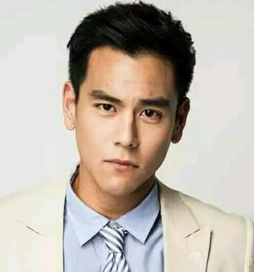 彭于晏留胡子有帅看过他胡子的照片后网友成熟大叔范