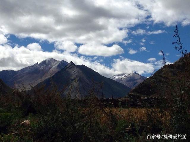 西藏自治区 山南市 贡布日神山 西藏著名的神山之一