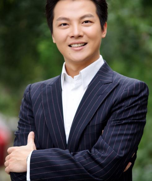 9位央视男神主持人,个个才华横溢,康辉儒雅,撒贝宁幽默