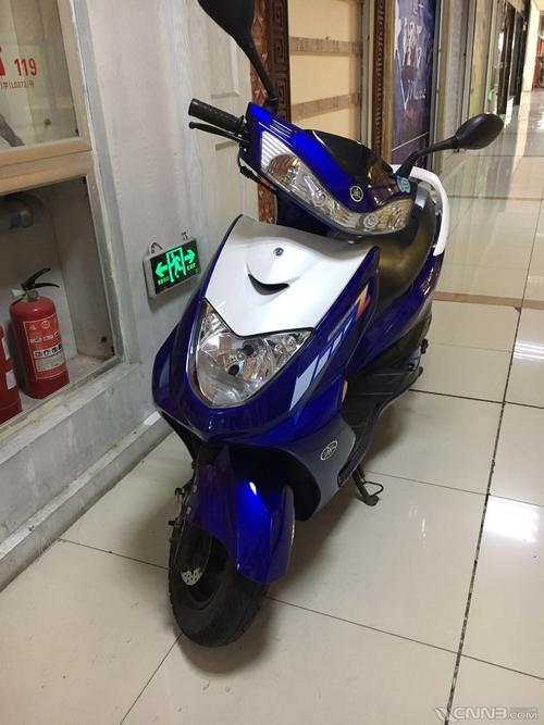 出雅马哈迅鹰踏板车