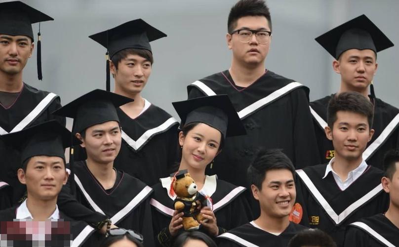 同样都是杨紫同班同学,李现张一山大红大紫,最帅的他却火不起来