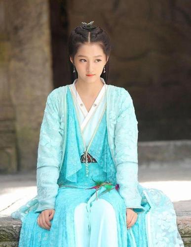 面对黑莲花故意落凌老爹面子不吃鸡翅,凌妙妙能脸不红心不跳的从黑