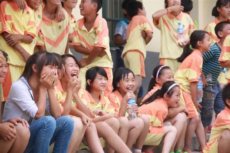 校园里到处是欢声笑语