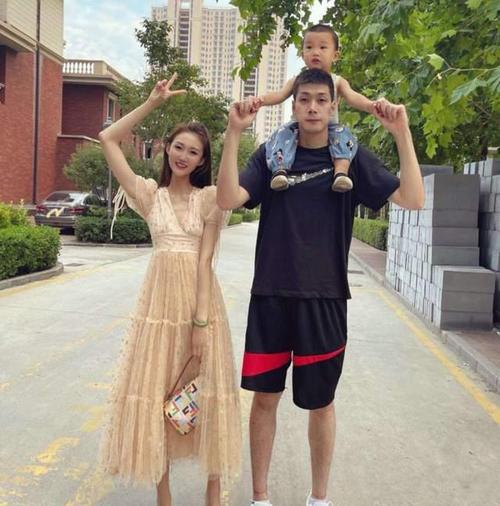 赢家任骏飞,拿顶薪玩收藏买别墅,娶博士美妻生一子_广东_球员_王圣