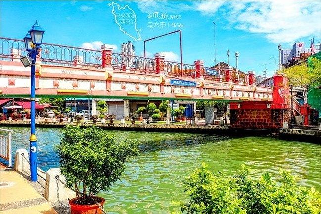 一天之内的不同时段穿过不同的桥,徜徉于马六甲河两畔,总能收获令我