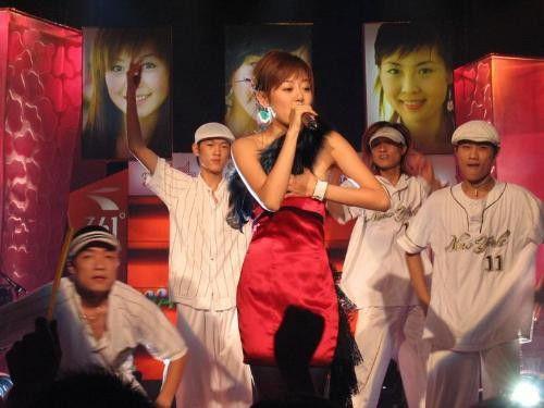 第一届超女冠军安又琪为何突然就不火了如今又怎样了