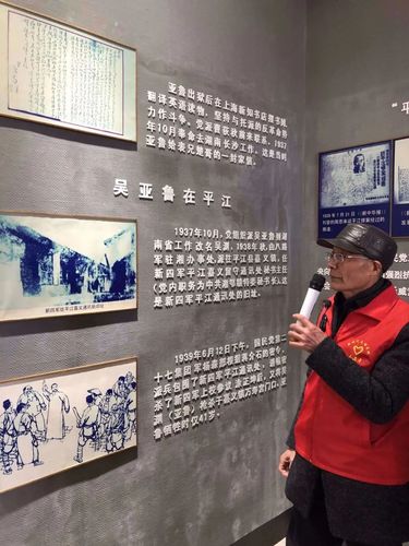 "在马塘革命烈士纪念馆先驱厅,77岁的老党员翁有能每天都要为一波又