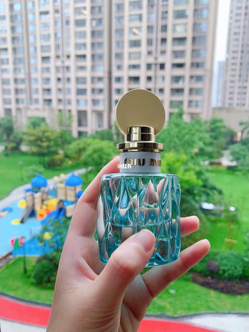 miumiu滢蓝女香_香水_缪缪怎么样_铃兰_施华洛世奇怎么样_聚会_女朋友