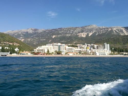 欧洲巴尔干半岛黑山布德瓦古镇乘船游览海湾欣赏海岸徇丽风光美不胜收