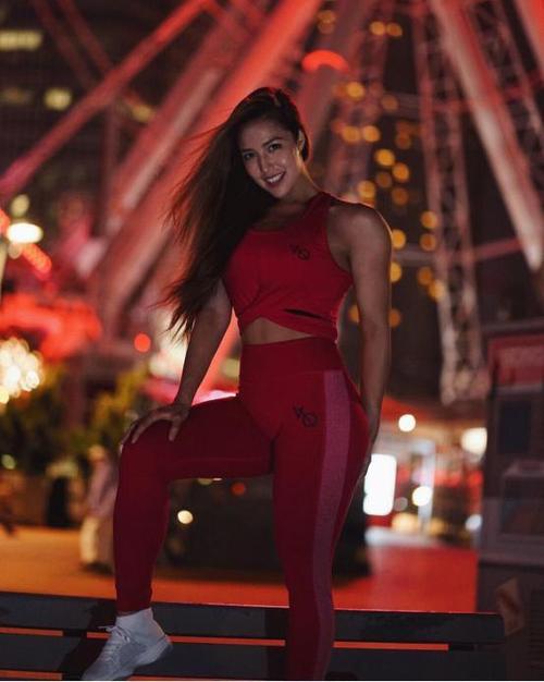 世界健美模特大赛和泳装模特大赛中取得了好成绩,这也与她每日的健身