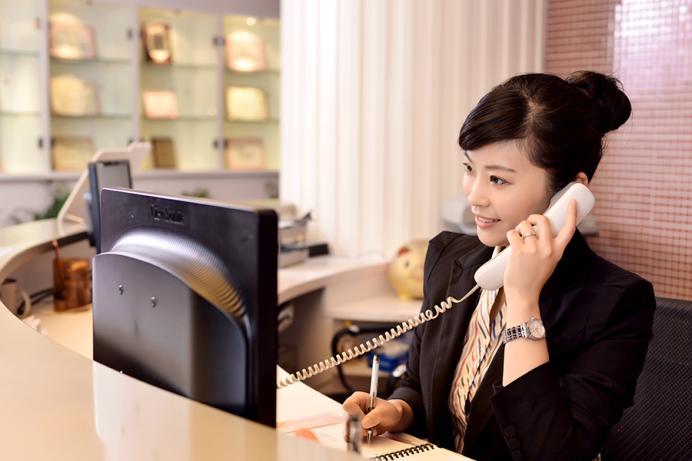 金正昆:前台接听电话的礼仪