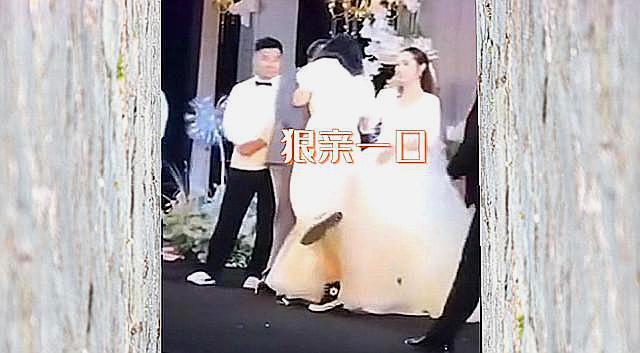 河南商丘婚礼实拍:伴娘强吻新郎,新娘脸色大变,司仪巧妙缓解尴尬