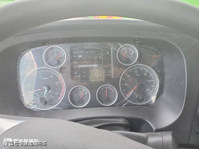 豪沃新出的tx7牵引车配置怎么样实拍国六lng车型带您好好看看