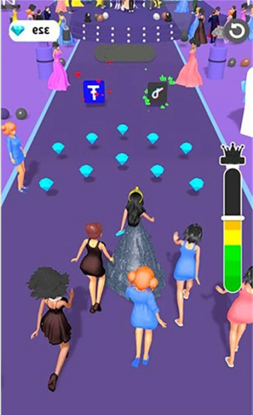 蜂王猫步美女跑游戏最新版 v1.