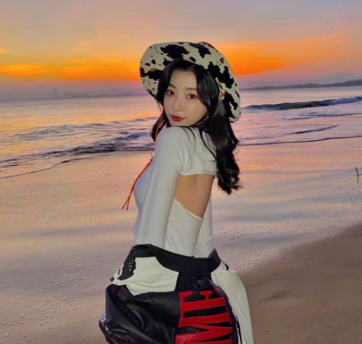 马思唯发布新专辑《黑马》,带着易梦玲撒狗粮,这波真的忍不了