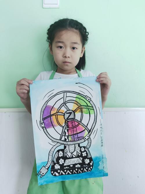 十九节课——《图片写生—饮料瓶》《酷酷的宇航员》《线描—电风扇》