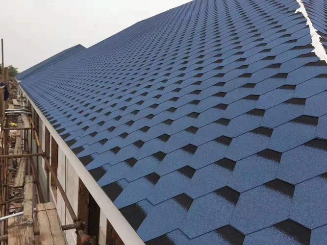 河南沥青瓦厂家彩钢屋面瓦消音隔热防晒彩色油毡瓦防水自粘玻纤瓦