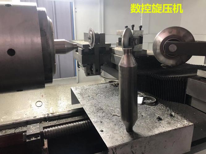 数控旋压机利用数控旋压机将厚壁金属筒形件,包括难熔金属,有色金属
