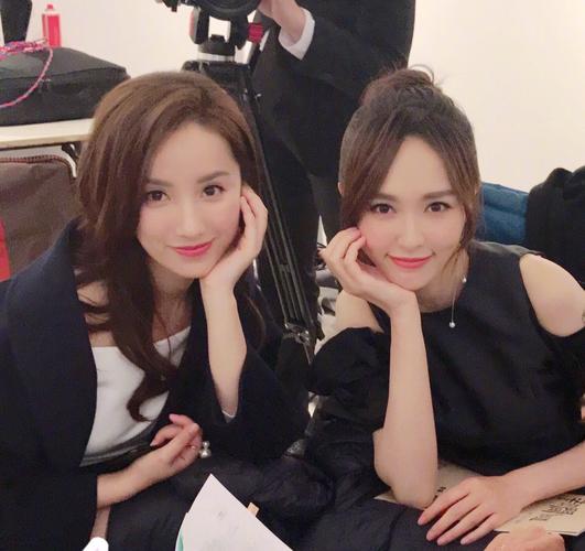 娱乐圈"恩爱"闺蜜二人组唐嫣吕一合拍发型美多多