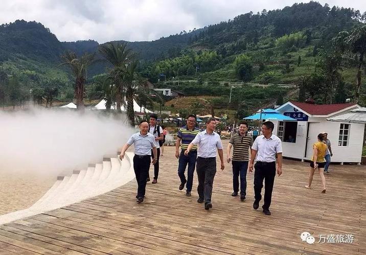 对万盛旅游"1 3 n"的体制建设高度肯定 随后还考察了 丛林镇的丛林菌
