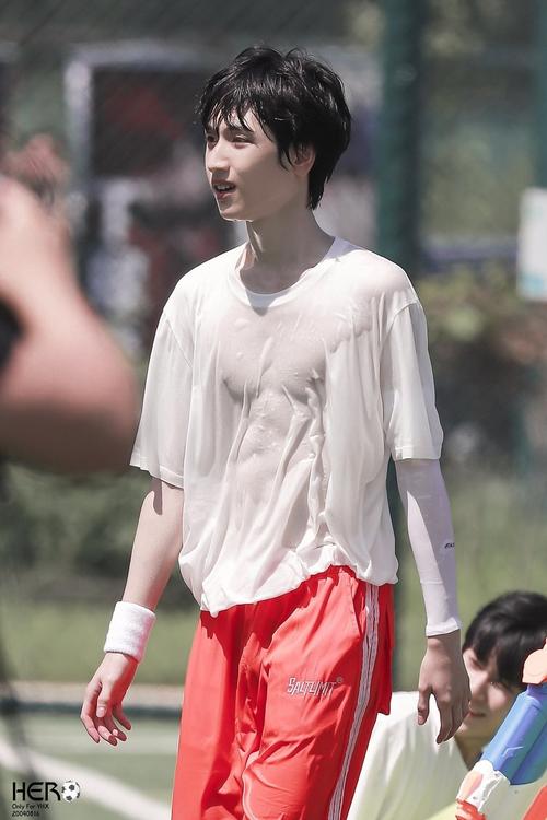 时代少年团腹肌照 (第1页)