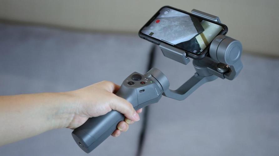 大疆灵眸手机云台2:手机视频拍摄的钢铁侠战甲 | 凰家评测
