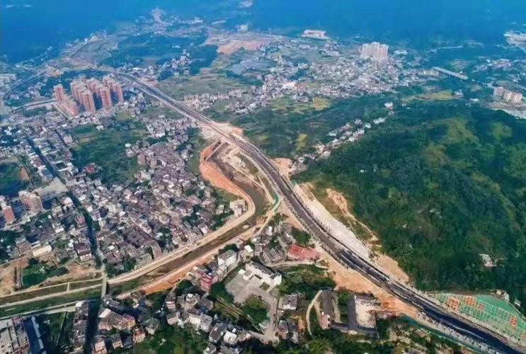 近几年来随着参洋片区的开发,参内乡成为了县城的"东大门""会客厅"