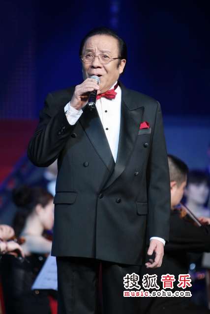 杨洪基