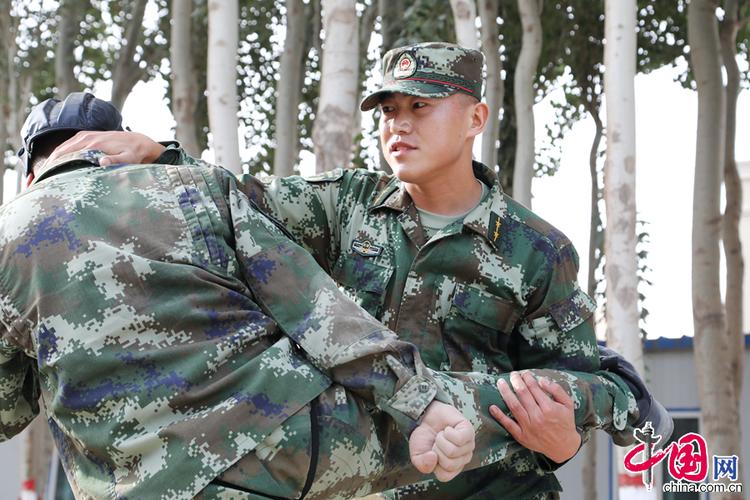 武警新疆总队七支队二中队:以忠诚的名义 誓当维稳"压舱石"【组图】