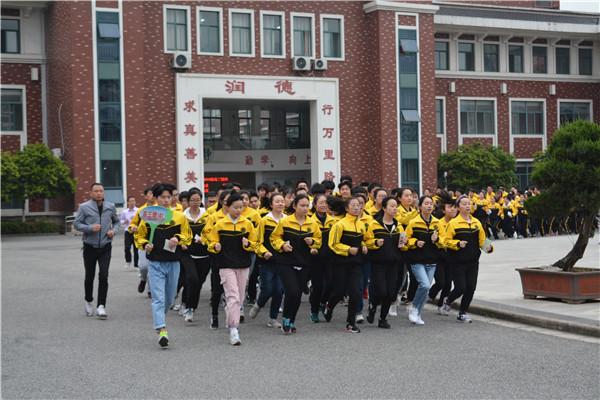 郎溪中学直升班年级部举行跑操比赛活动