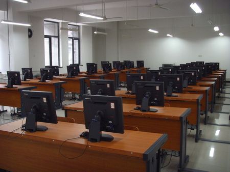 校内实训基地——图文设计与制作实训机房