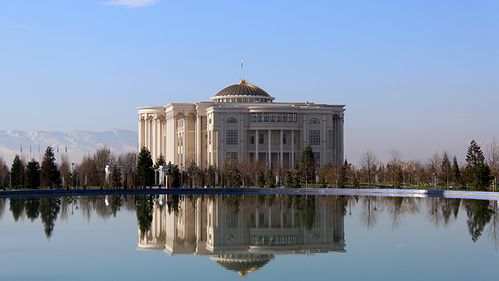 标题:杜尚别总统府旁边风景