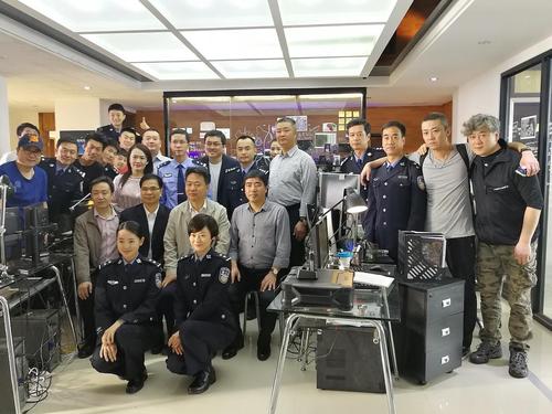 (剧照:公安部宣传局,电影频道,广东省公安厅等领导同志探班.)