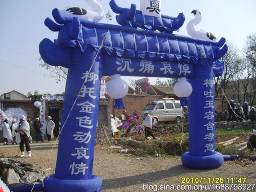 今天上午,张文一一行十四名同学前往徐州铜山利国西李村,送别李老