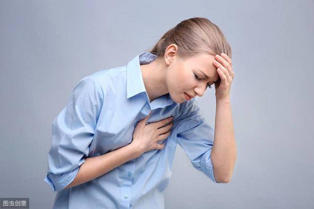 这些人群常常会出现心悸症状,是由于更年期女性容易神经衰弱,导致失