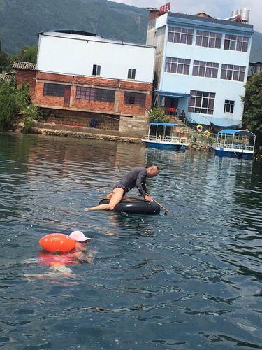 抚仙湖,矿泉水里游野泳