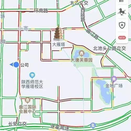 其他城区的灯光造型只能堪堪称得上"传统",最经典的就是北郊,汉城湖
