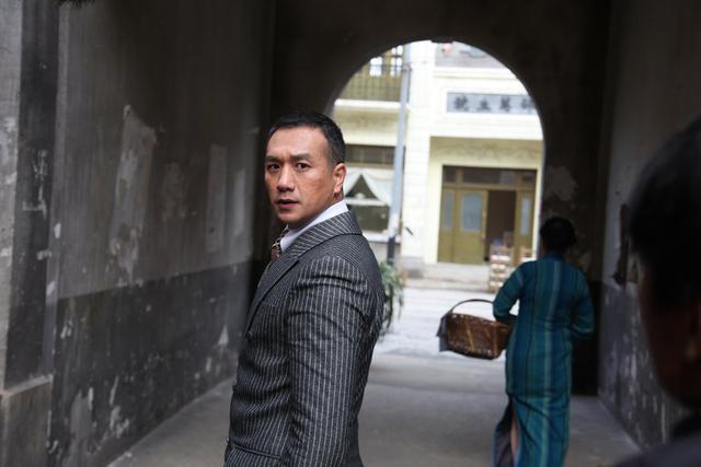 娱乐推荐新闻 《英雄祭》剧照 腾讯娱乐讯 由巍子编剧并执导,黄觉主演