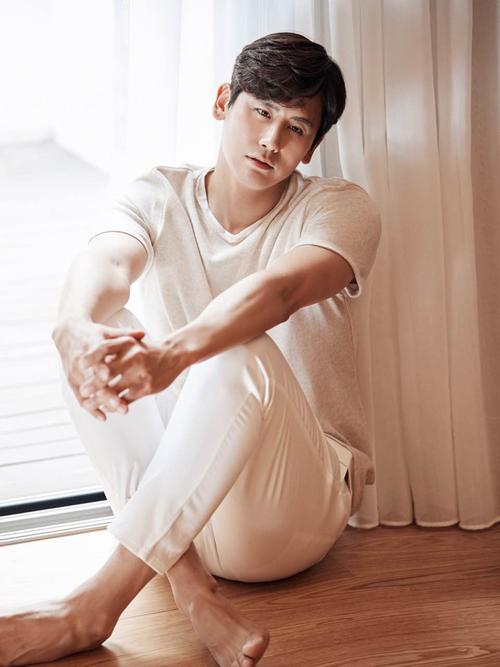  p>于晓光(ethan),曾用名于立桄,1981年5月16日出生于辽宁省丹东市