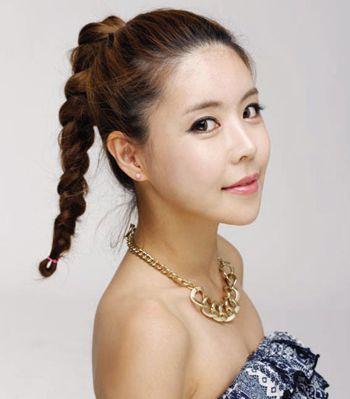 梳着马尾辫适合编成什么样 花样马尾编发发型图片