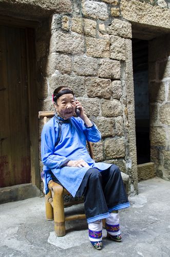 随着岁月的流逝,小脚女人在华夏大地上越来越罕见了.