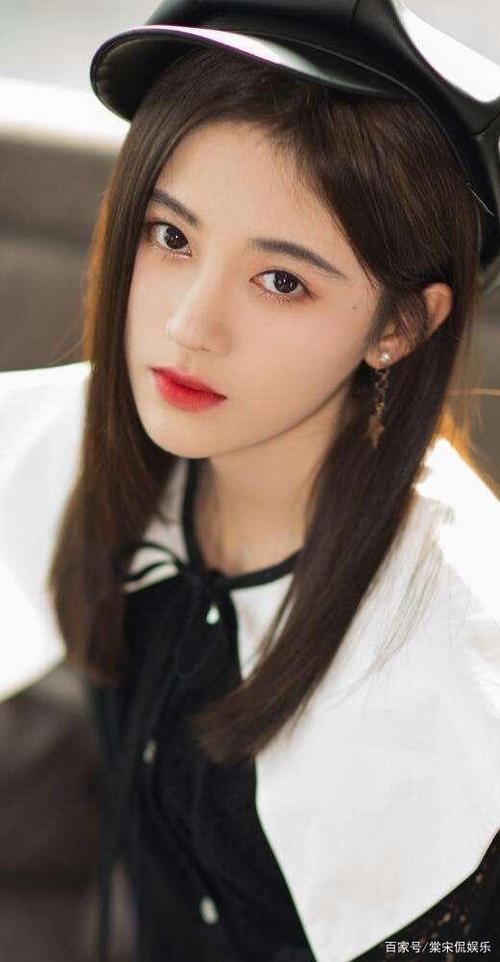 鞠婧祎首次回应"四千年美女"称号,吐槽自己名字经常被