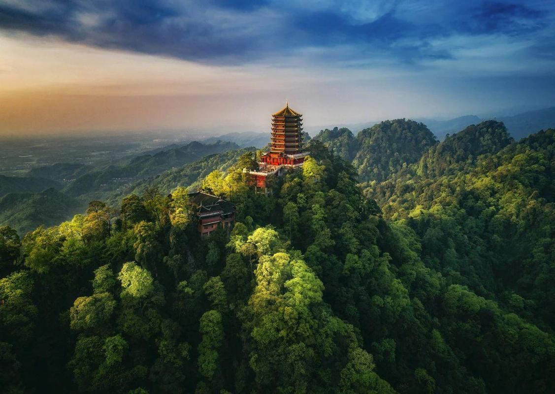  p>青城山--都江堰旅游景区,位于成都市都江堰市青城镇\成都都江堰市