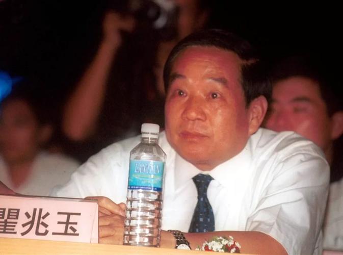退市蓝田要回归18年前业绩造假摘牌如今盯上云南首富壳公司