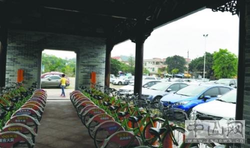 金钟水库驿站停车场将启动硬底化工程建设.记者付希华摄