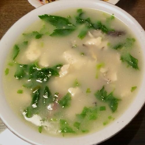 馒馒馒仔做的鱼头豆腐汤